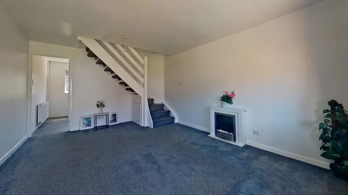 property photo 4 of 13
