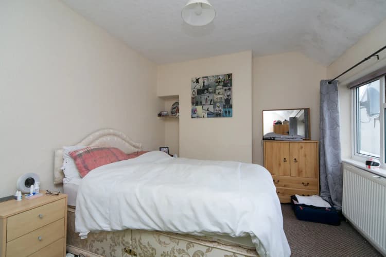 property photo 7 of 12