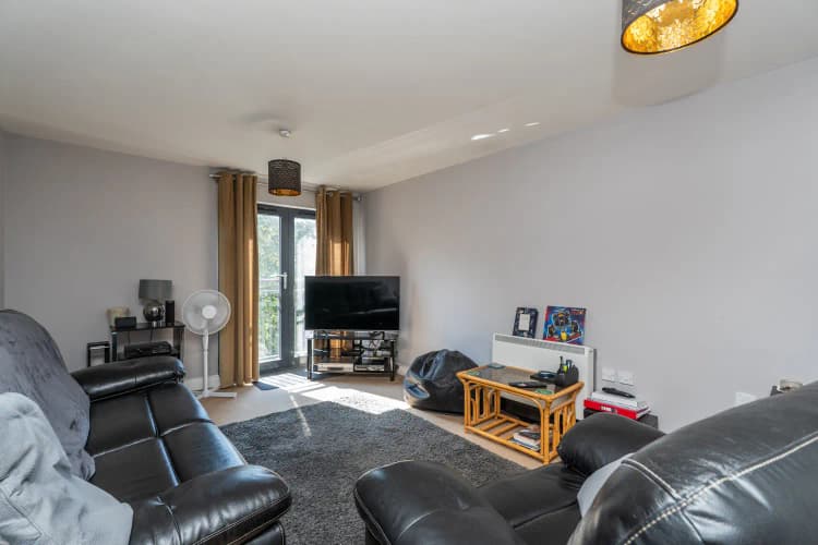 property photo 4 of 32