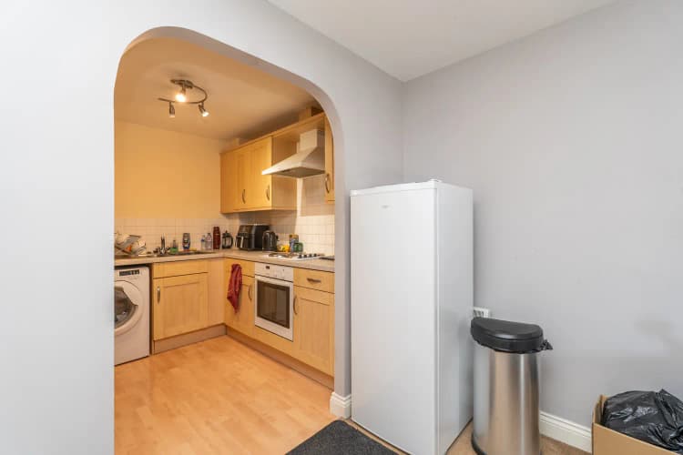 property photo 9 of 32