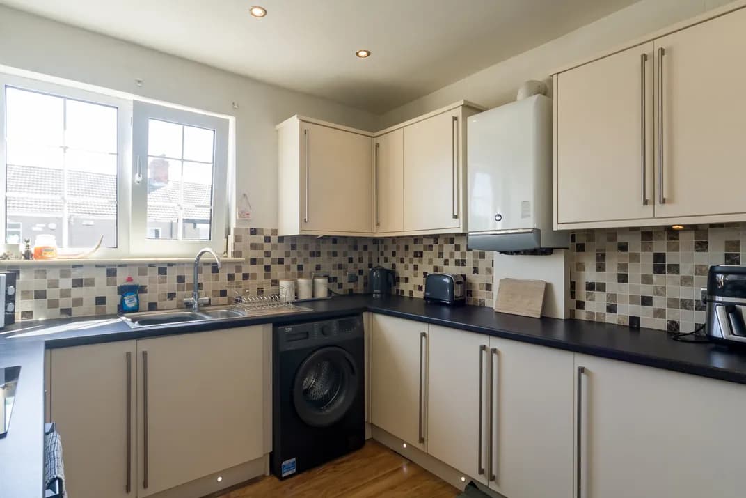 property photo 5 of 18