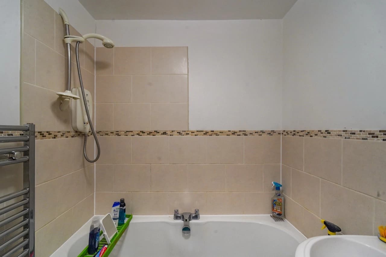 property photo 8 of 16