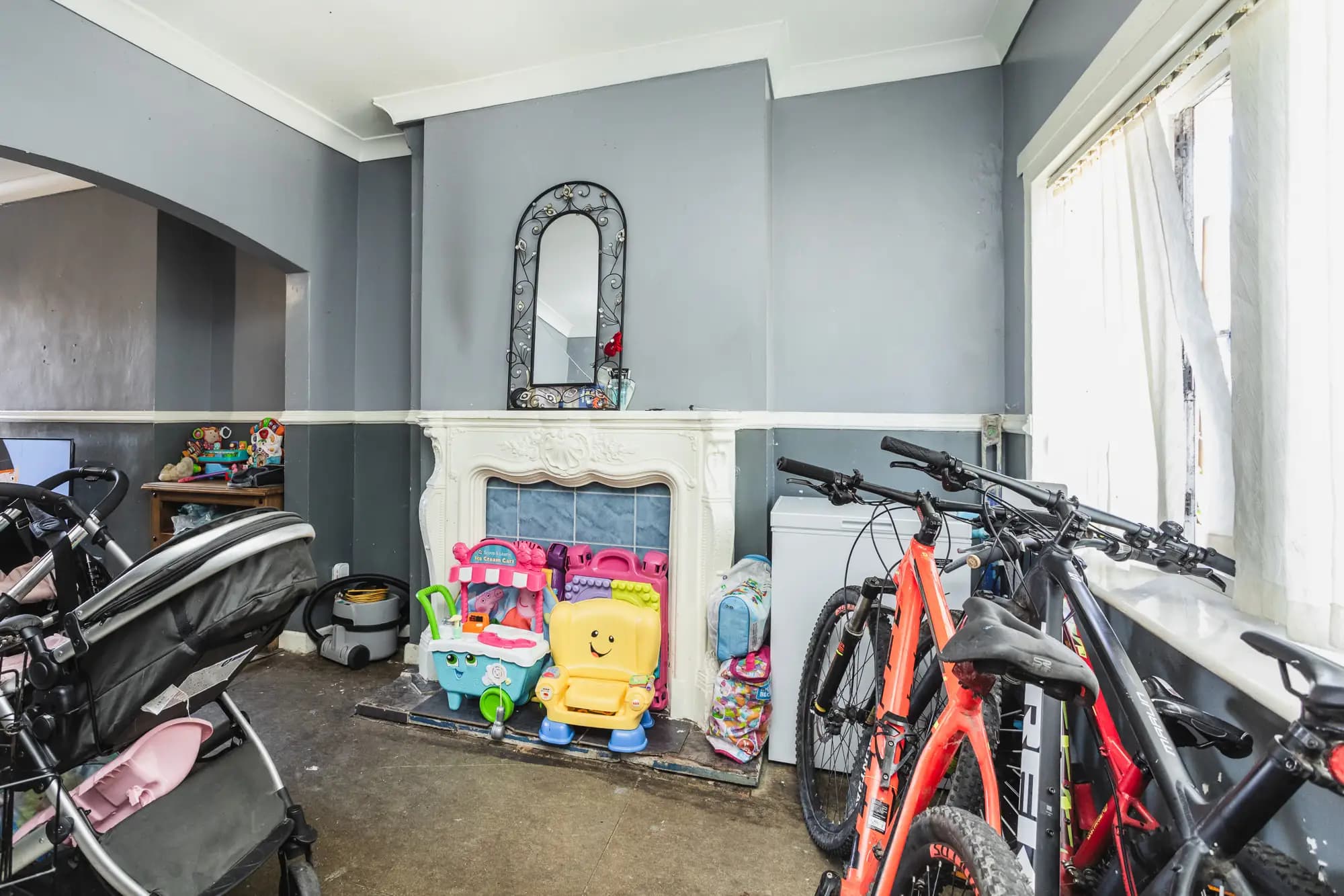 property photo 5 of 26