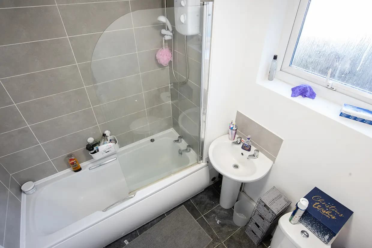property photo 8 of 17