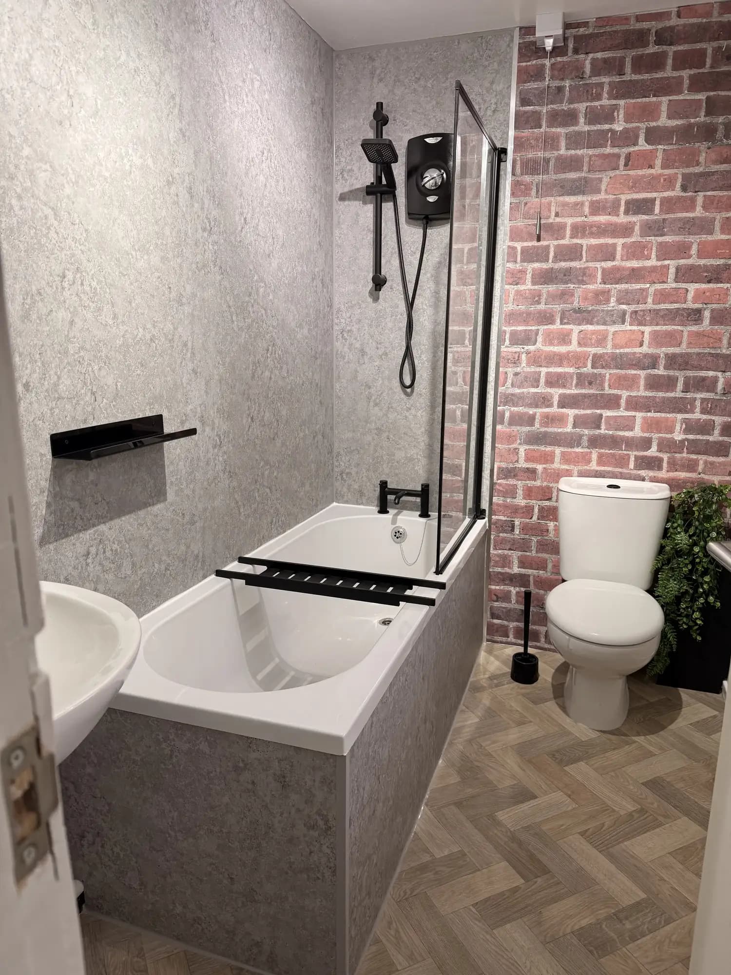 property photo 8 of 21