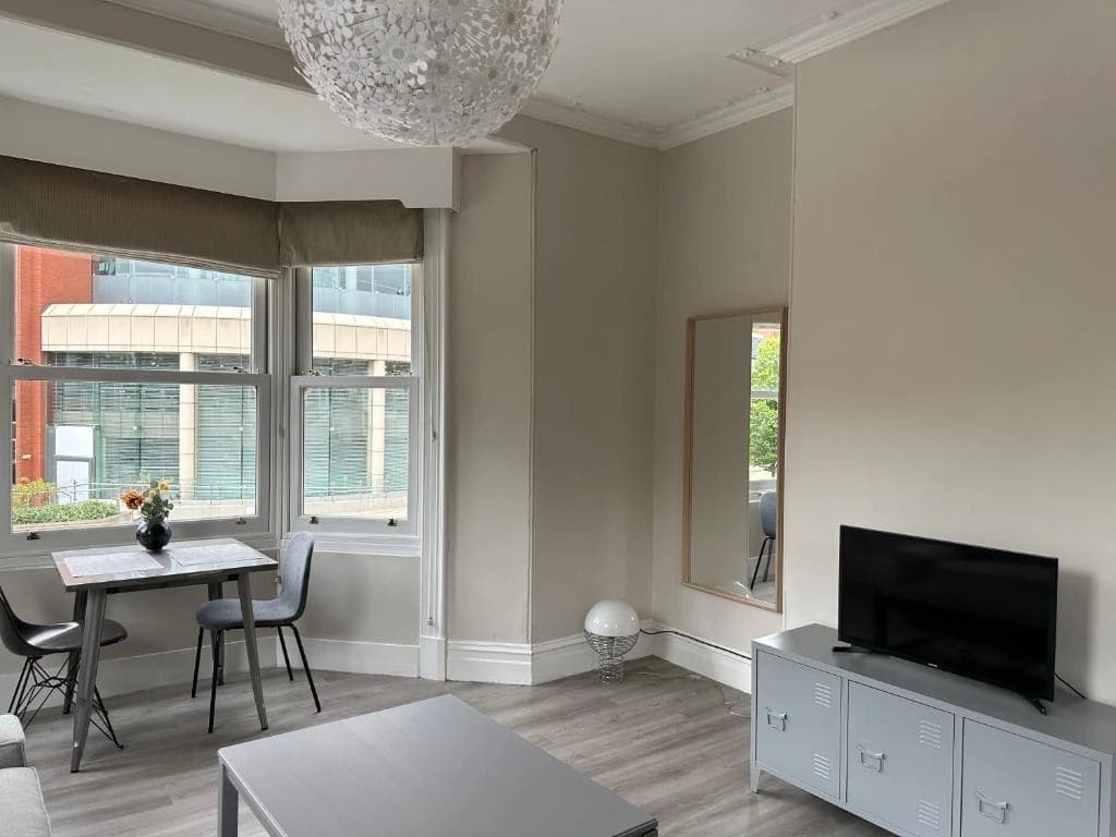 property photo 5 of 11