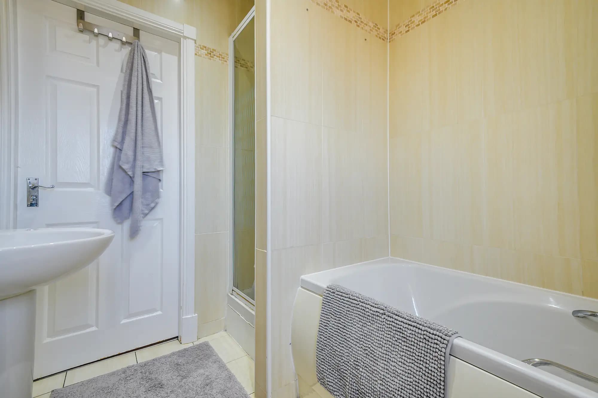 property photo 7 of 18