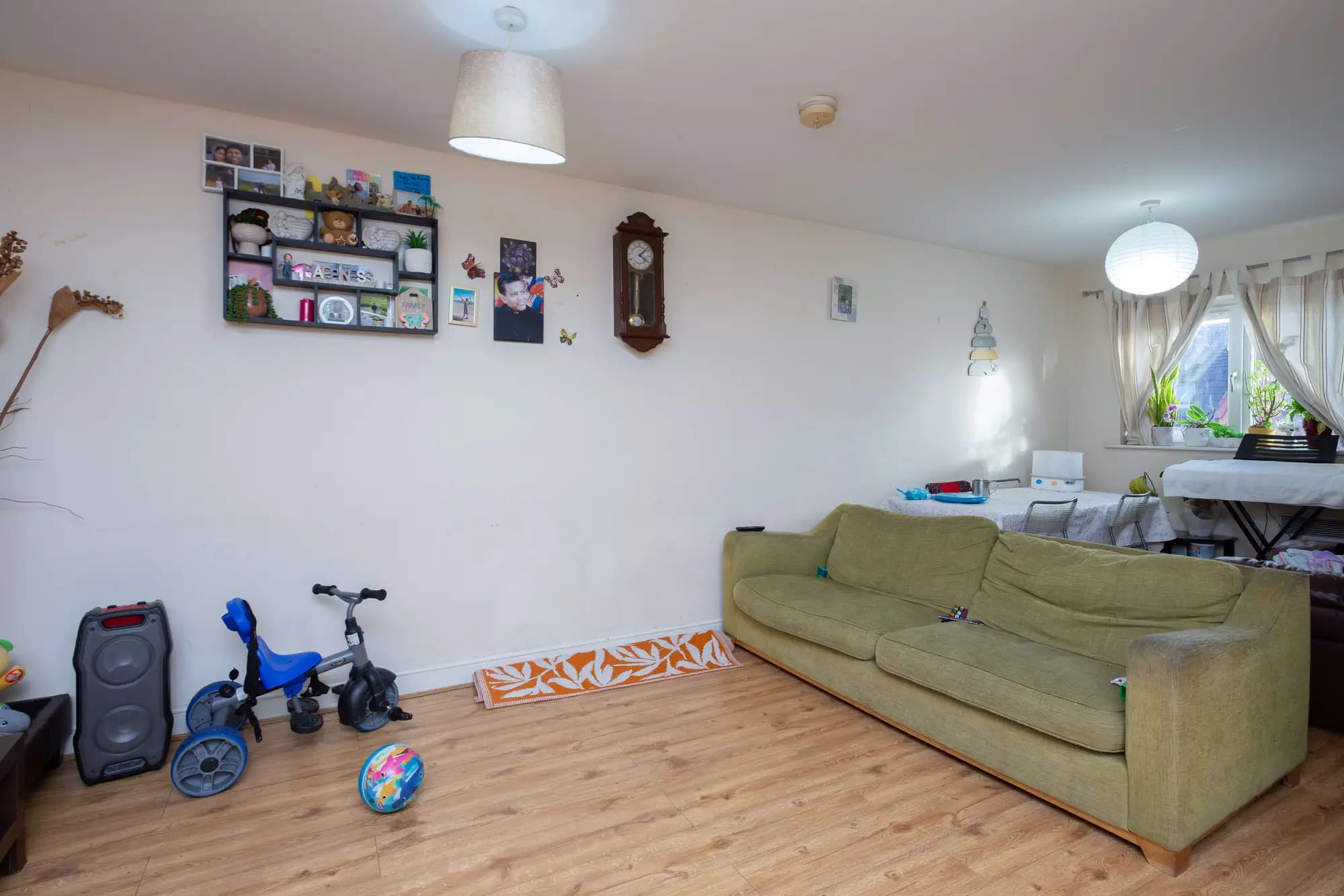 property photo 4 of 10
