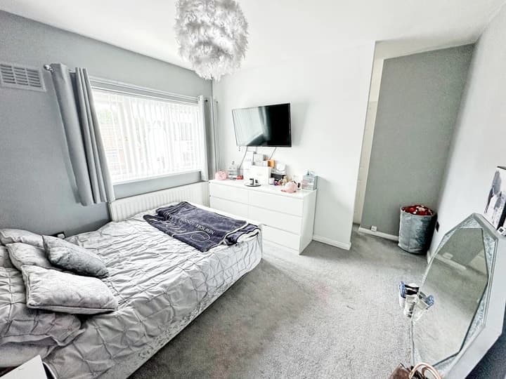 property photo 11 of 25