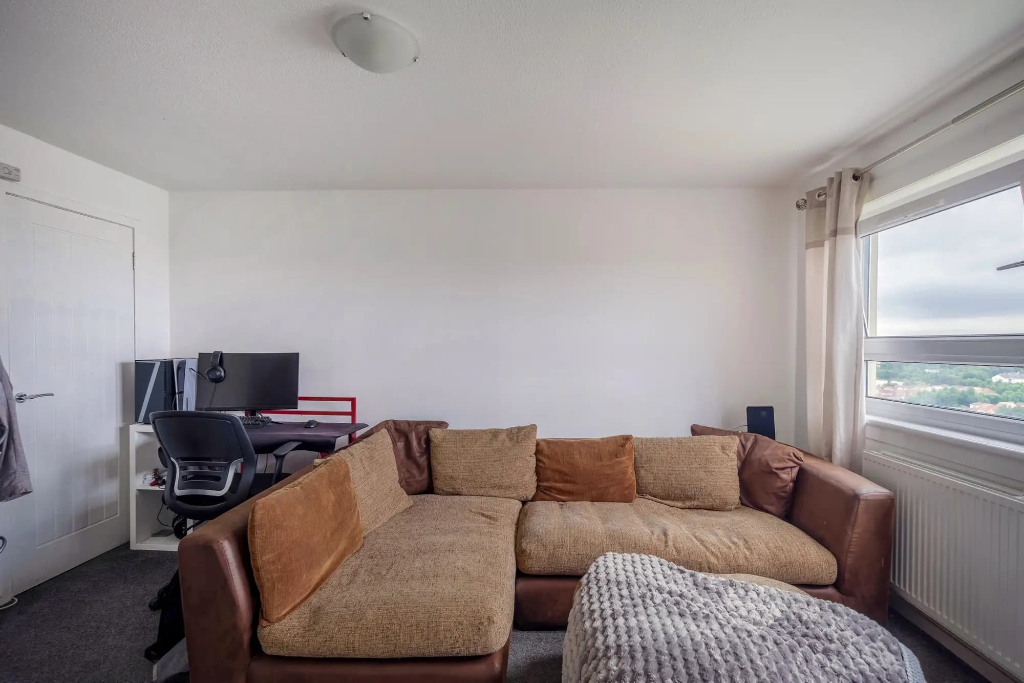 property photo 4 of 21
