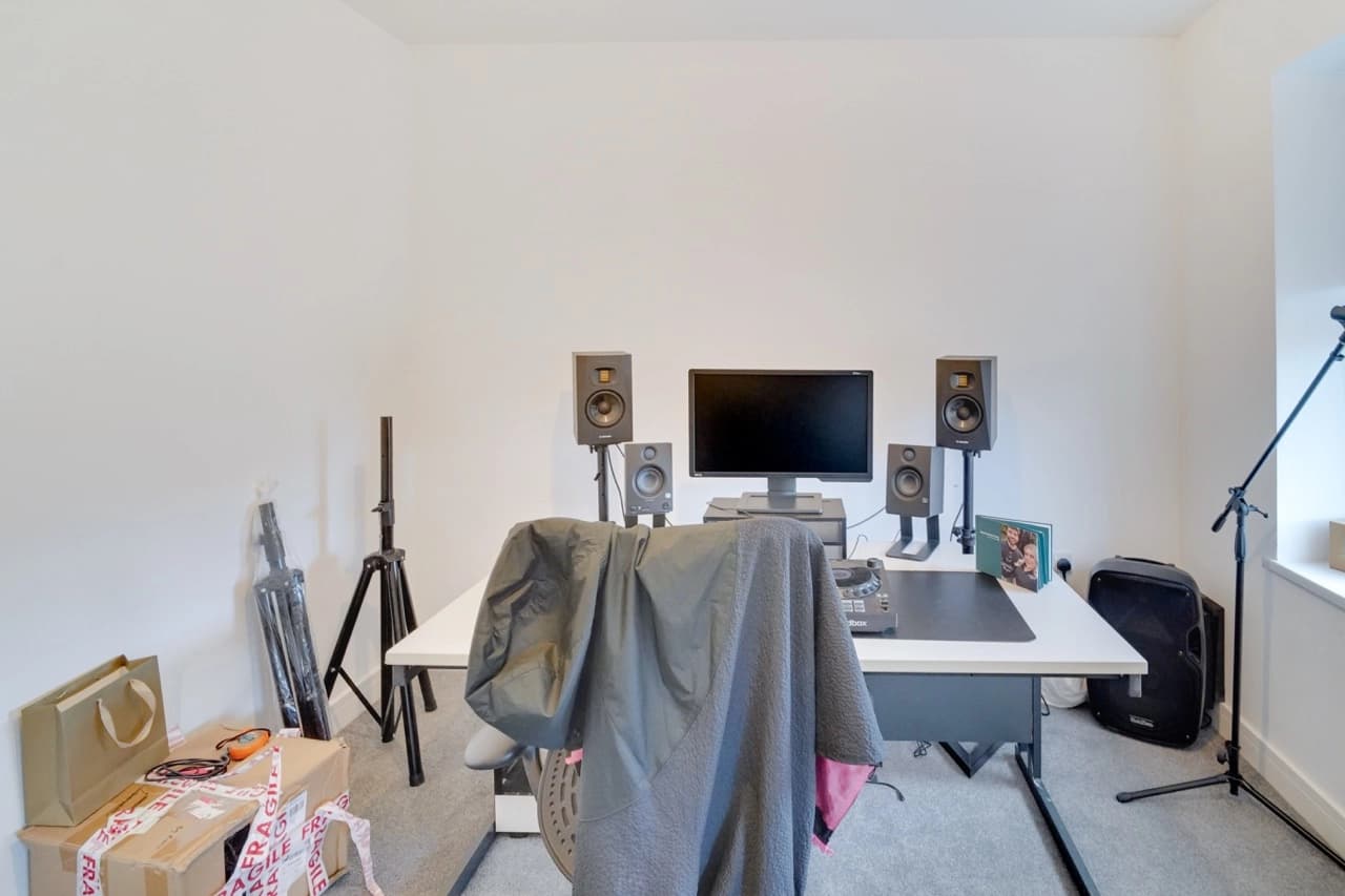 property photo 13 of 19