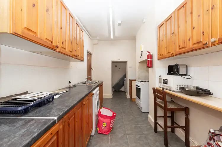 property photo 4 of 8