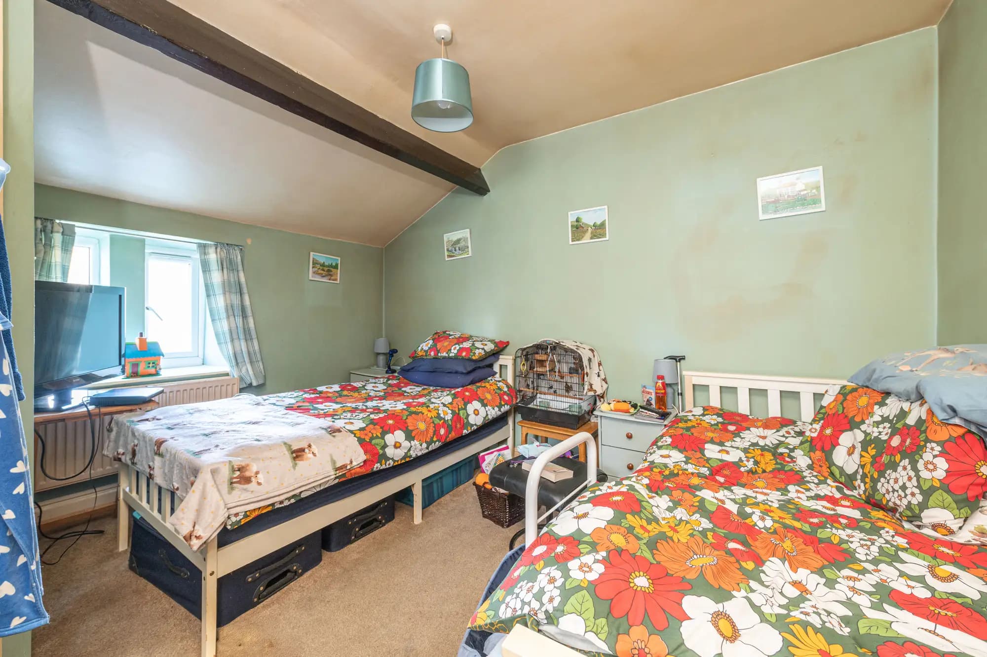 property photo 5 of 10