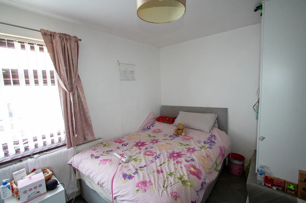 property photo 17 of 25