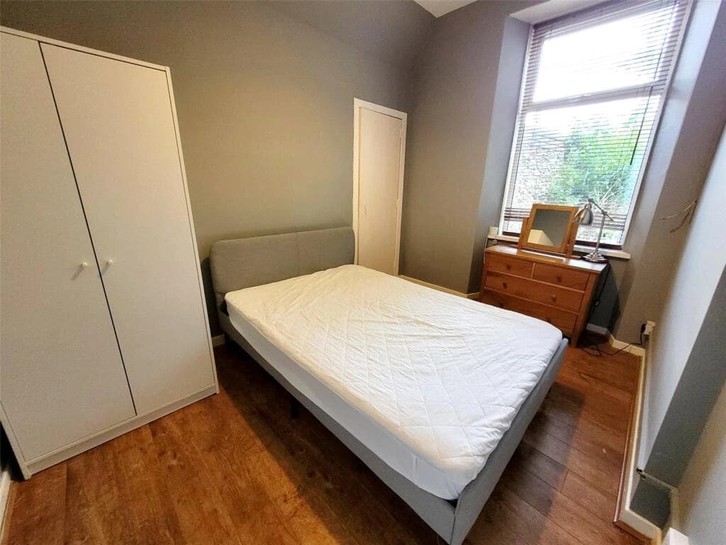 property photo 4 of 26