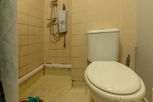property photo 8 of 17