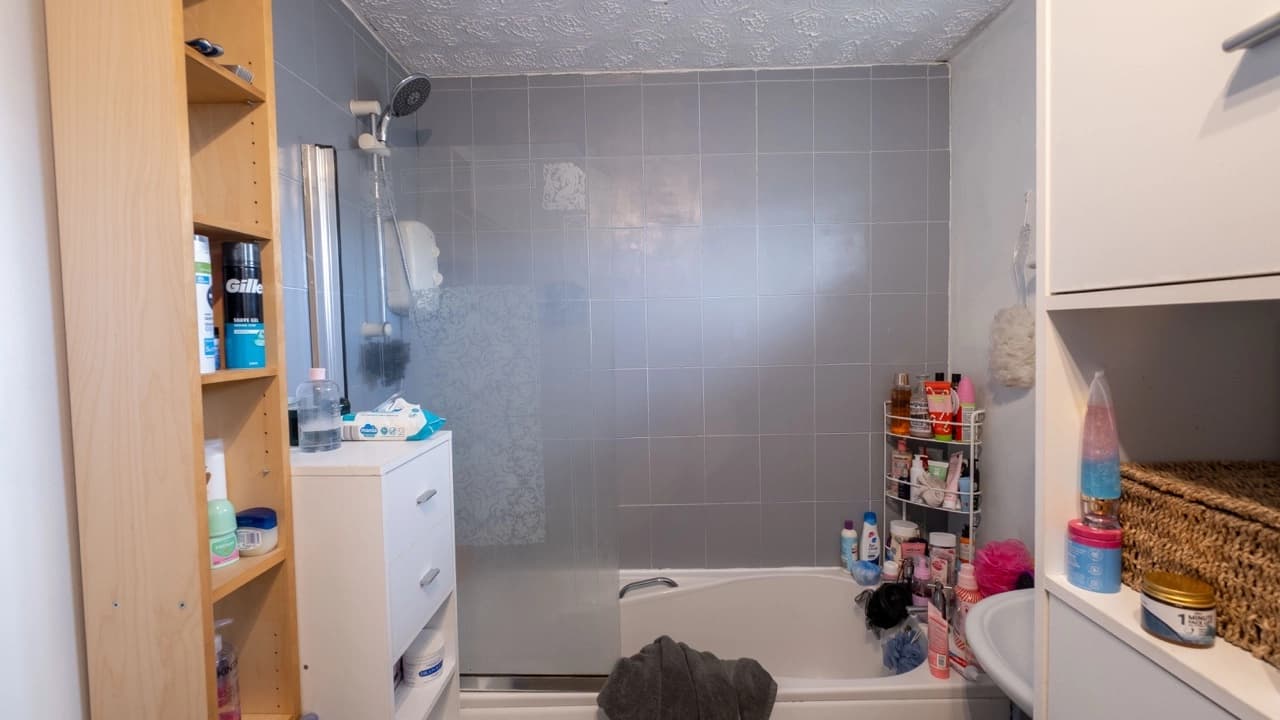 property photo 10 of 20