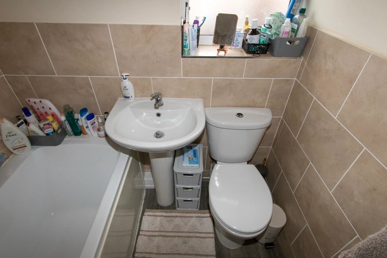 property photo 11 of 24