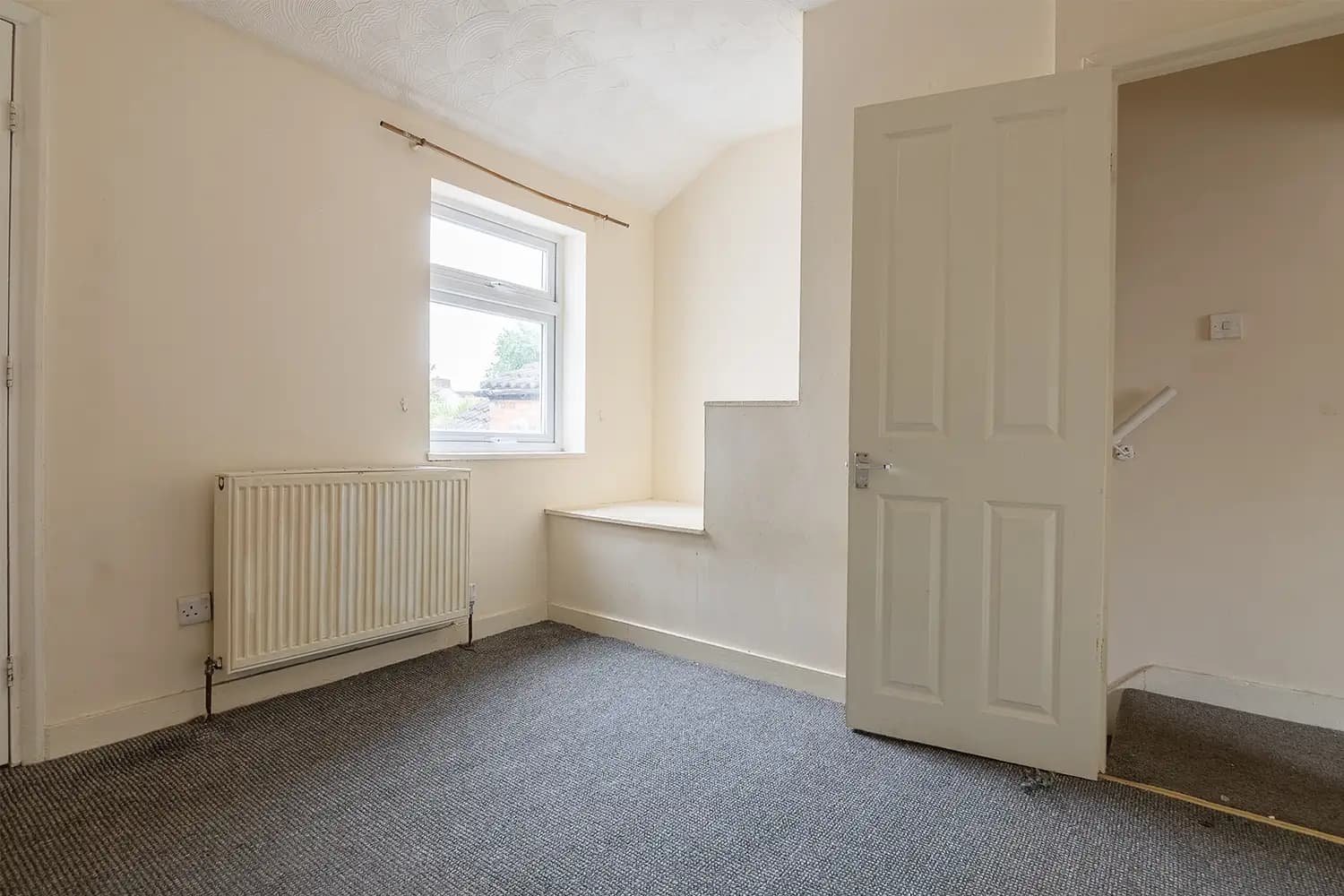 property photo 19 of 28