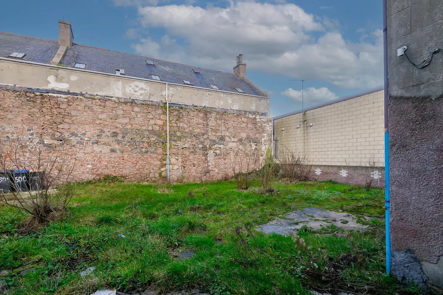 property photo 5 of 18