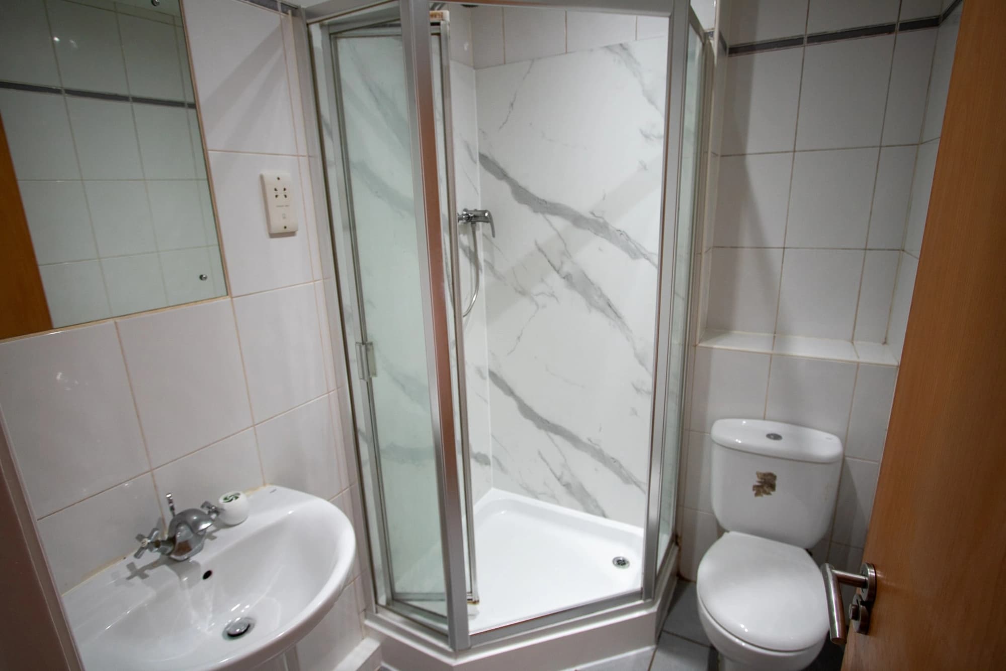 property photo 6 of 15