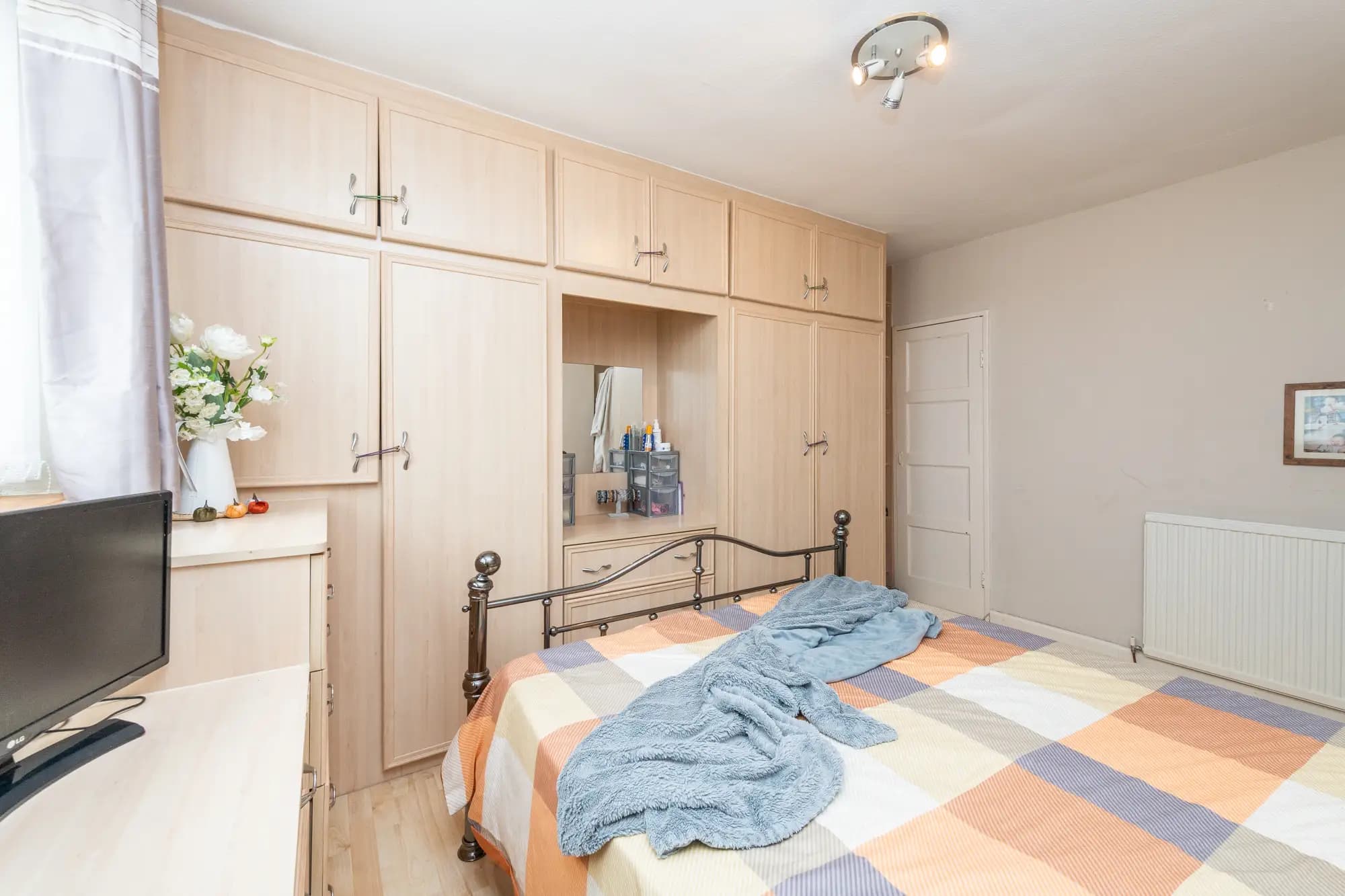 property photo 23 of 38