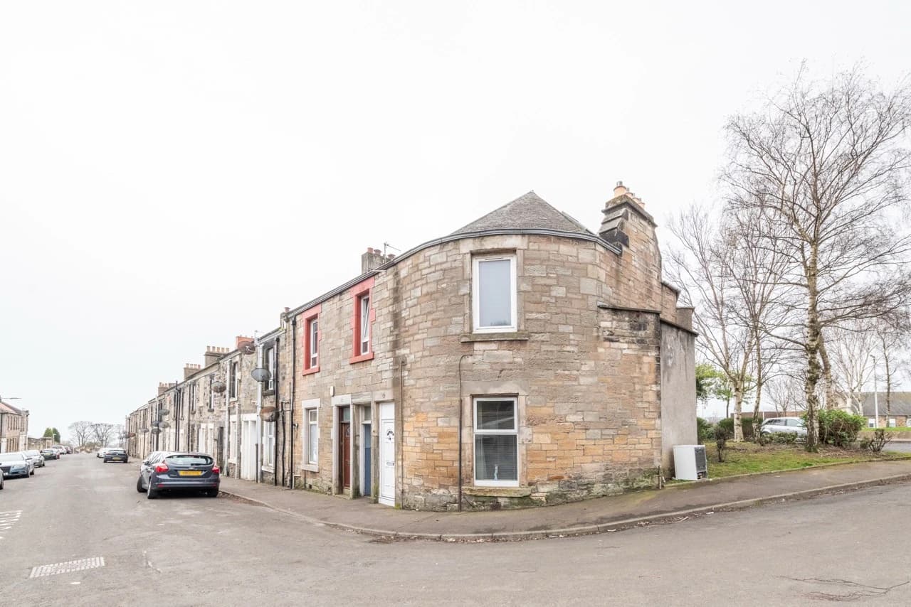 property photo 15 of 19