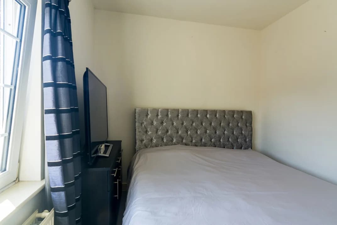 property photo 6 of 18
