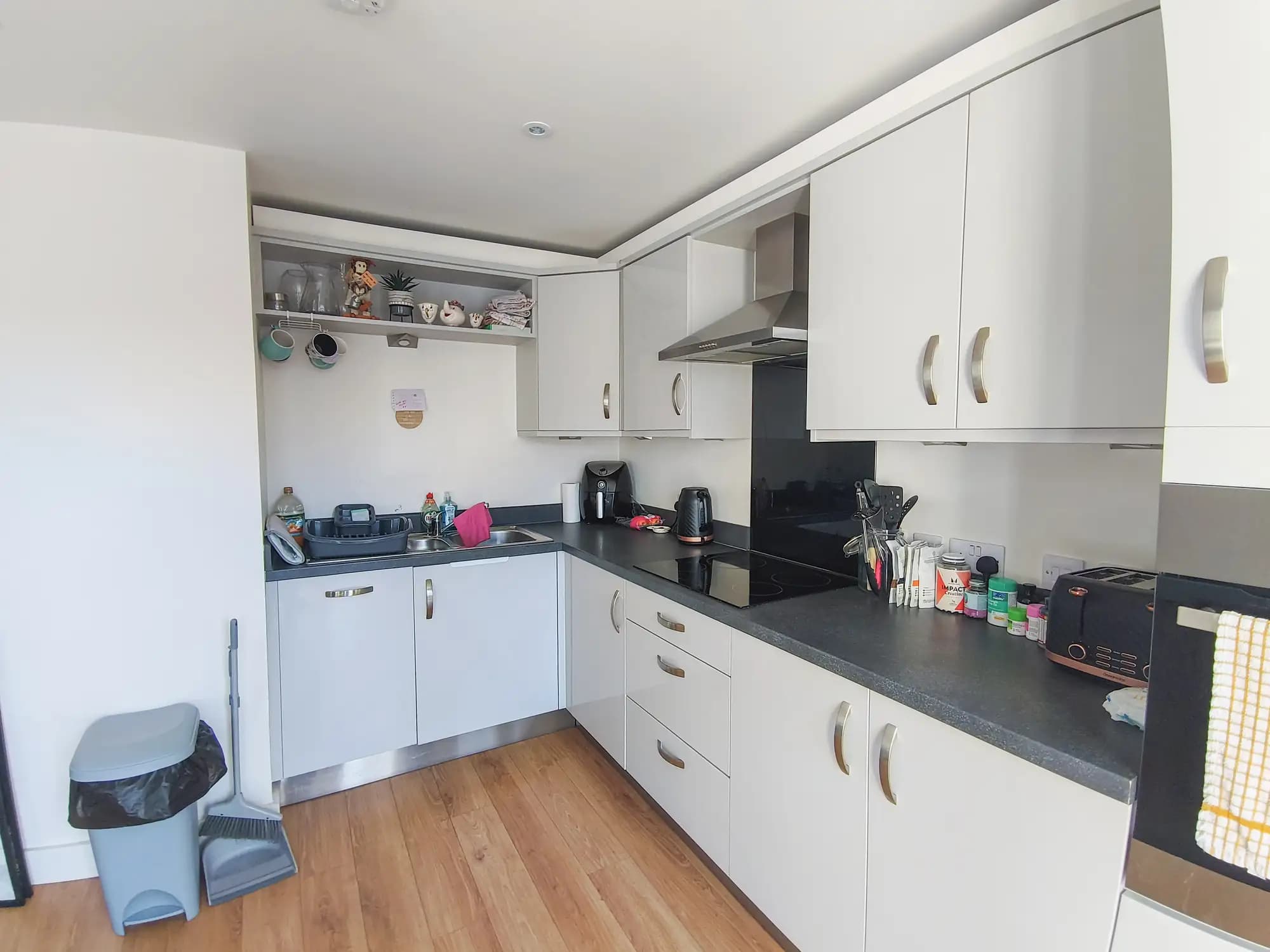 property photo 5 of 14