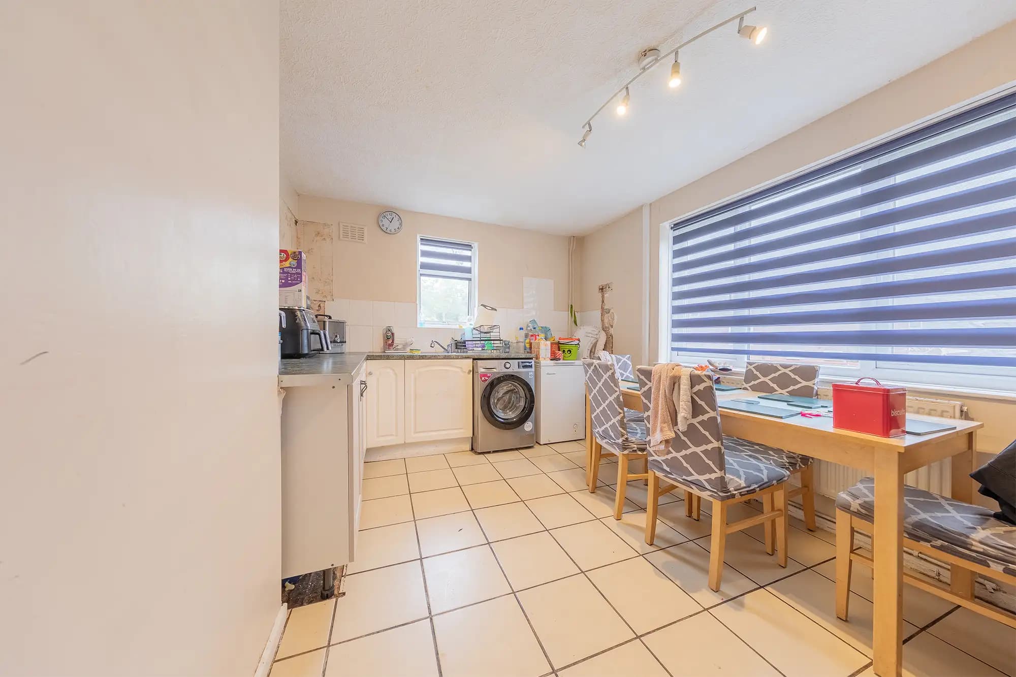 property photo 6 of 19