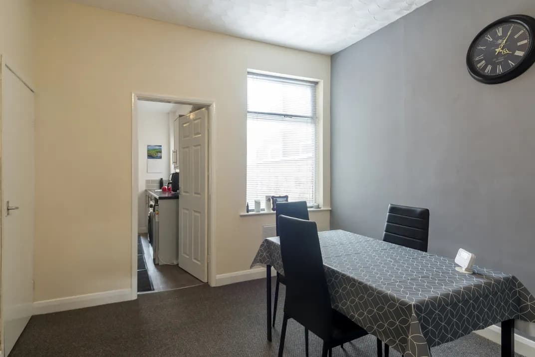 property photo 5 of 19