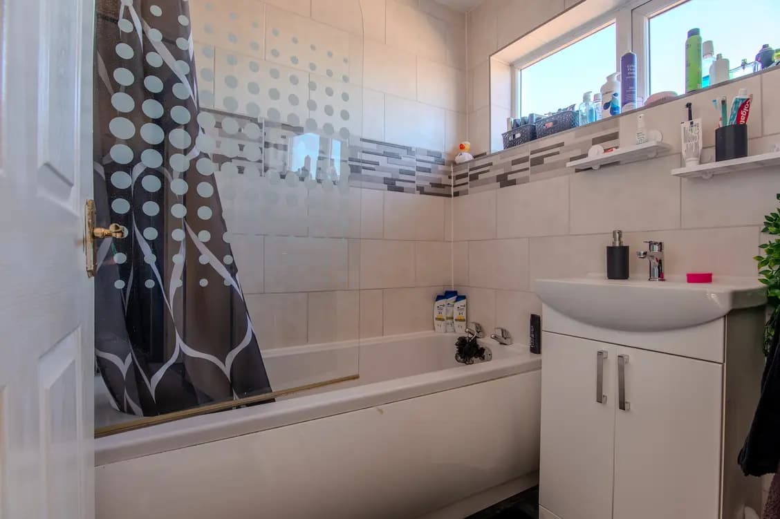 property photo 7 of 16