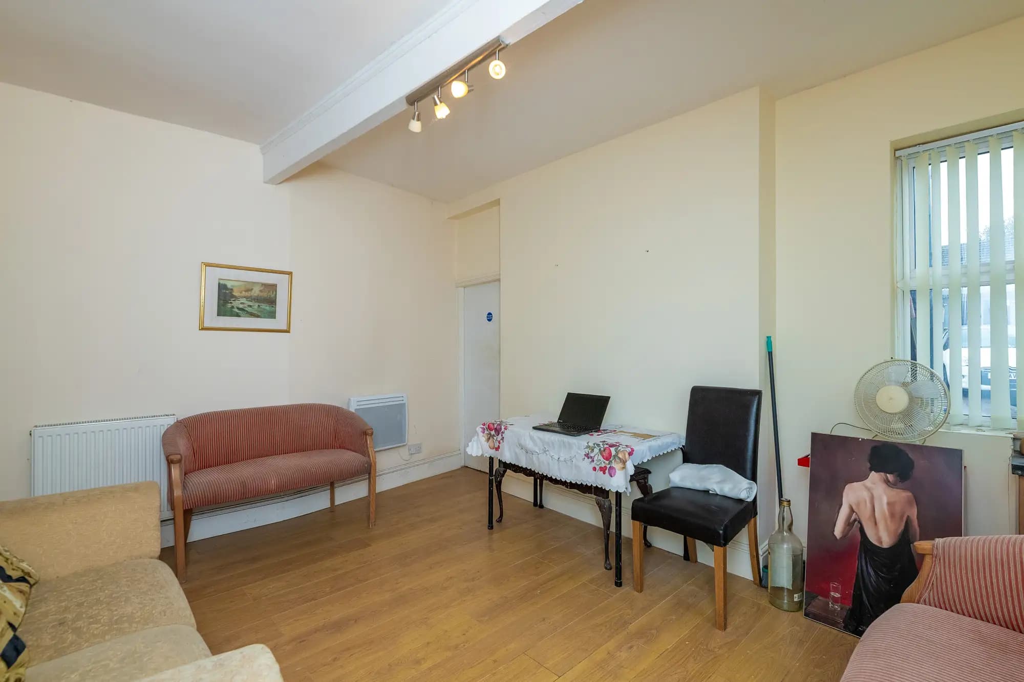 property photo 4 of 22