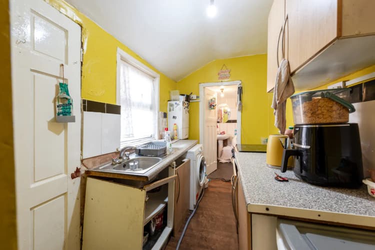 property photo 5 of 27