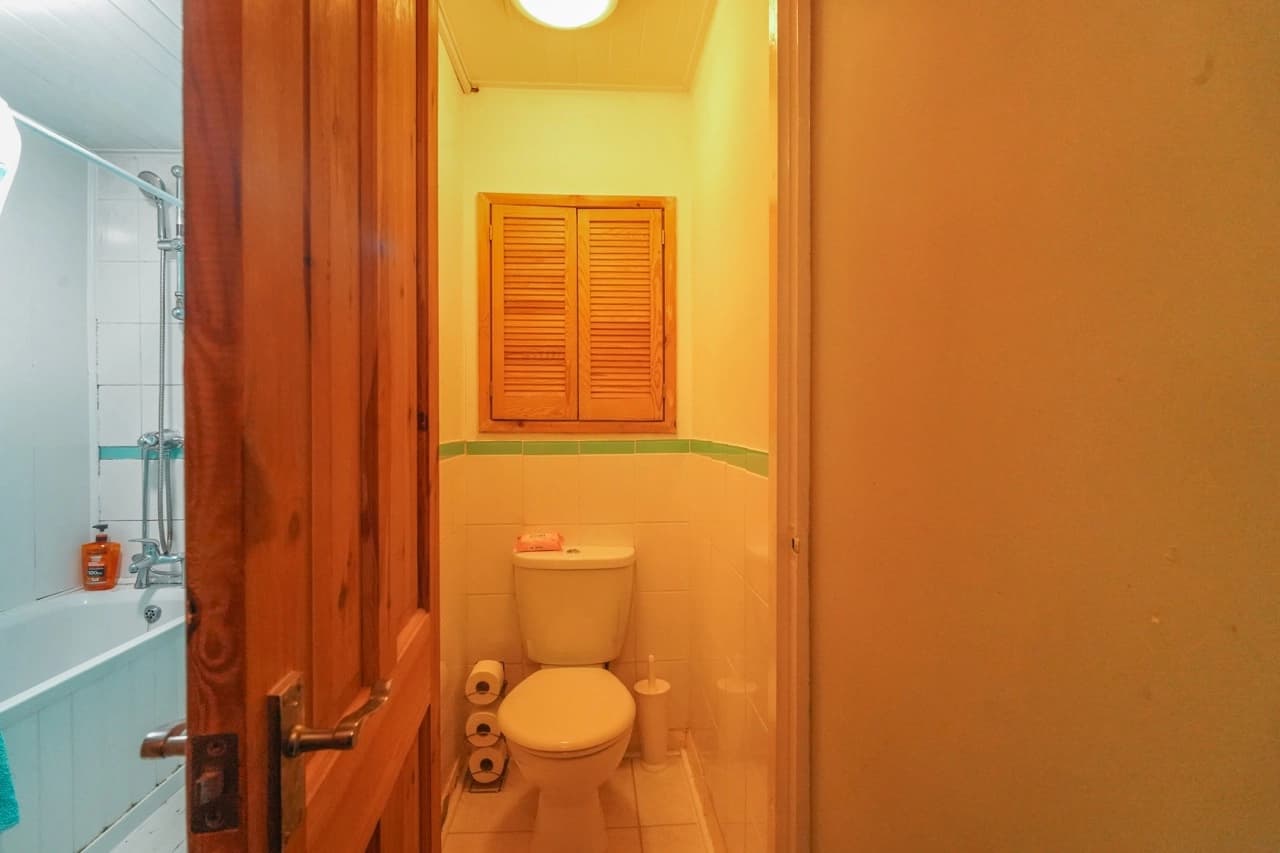 property photo 8 of 19