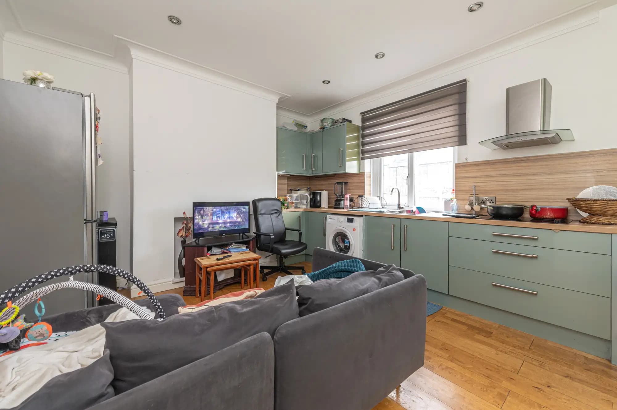 property photo 5 of 16