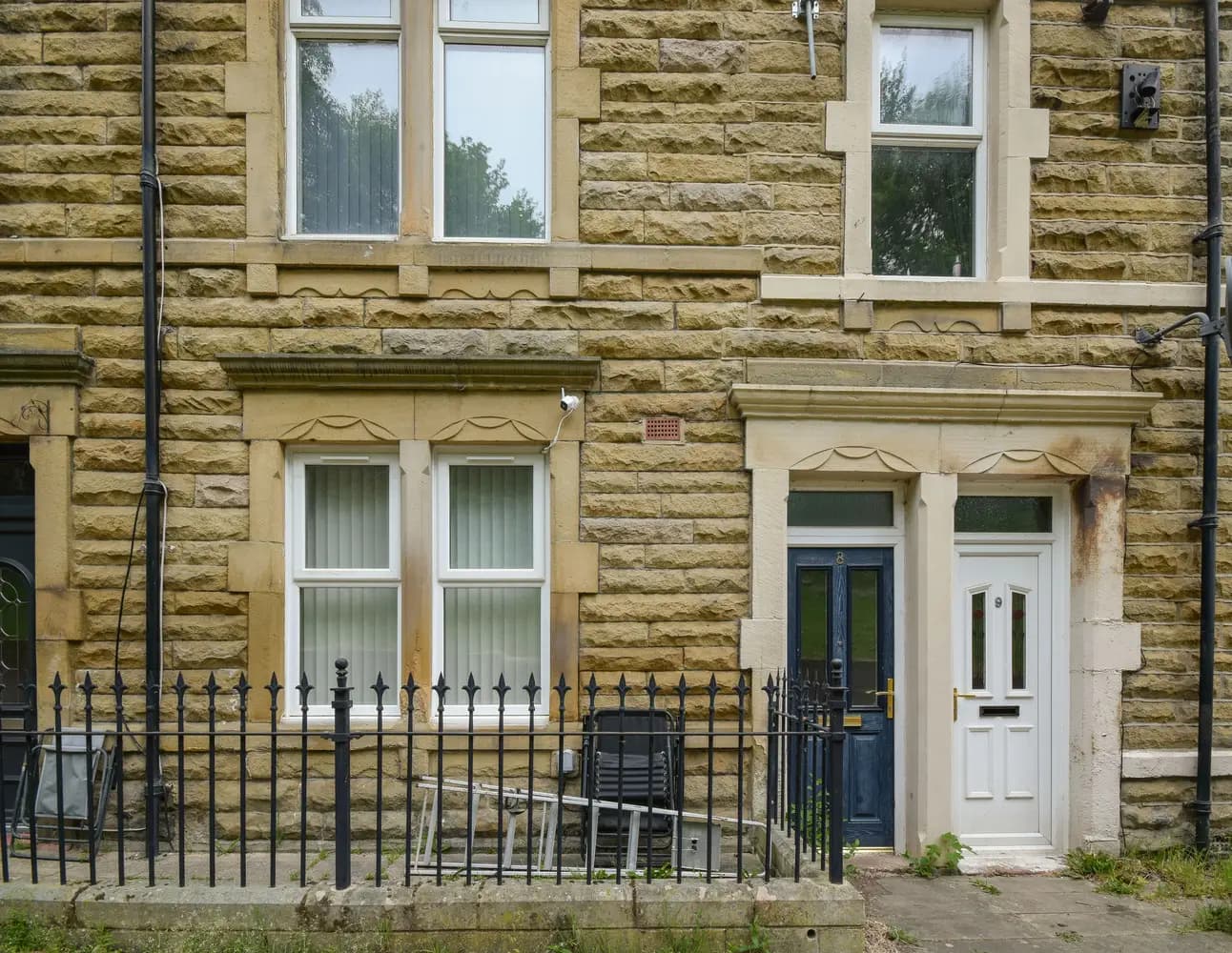 property photo 0 of 17