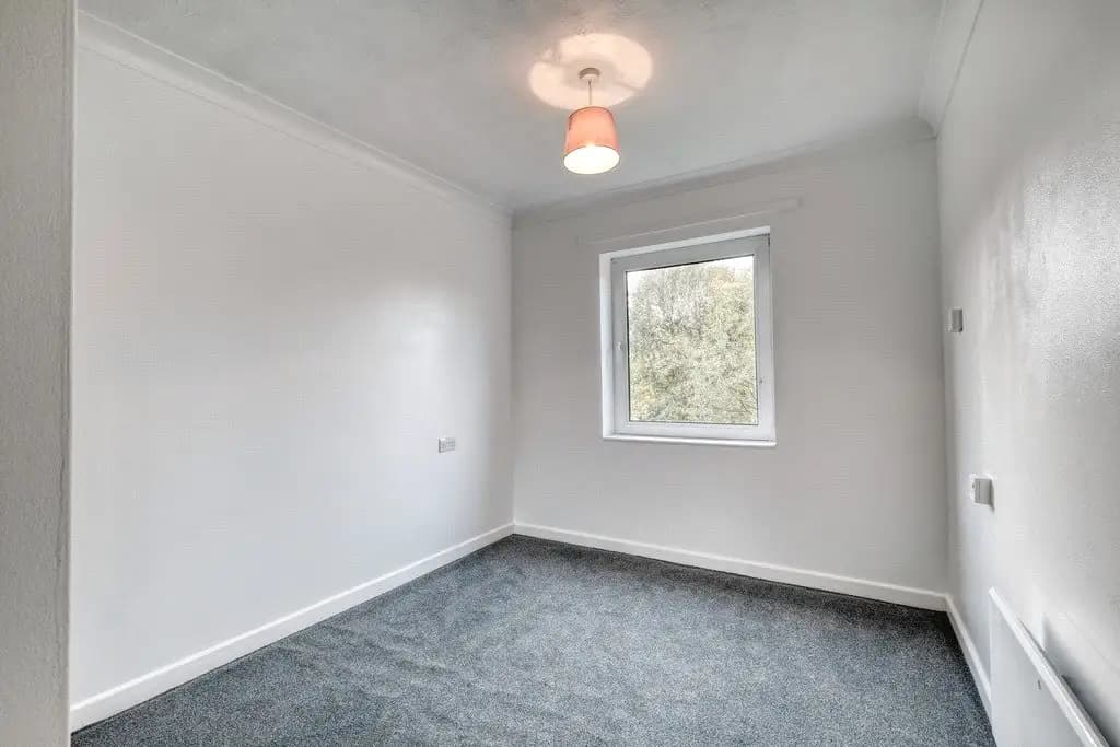 property photo 4 of 6