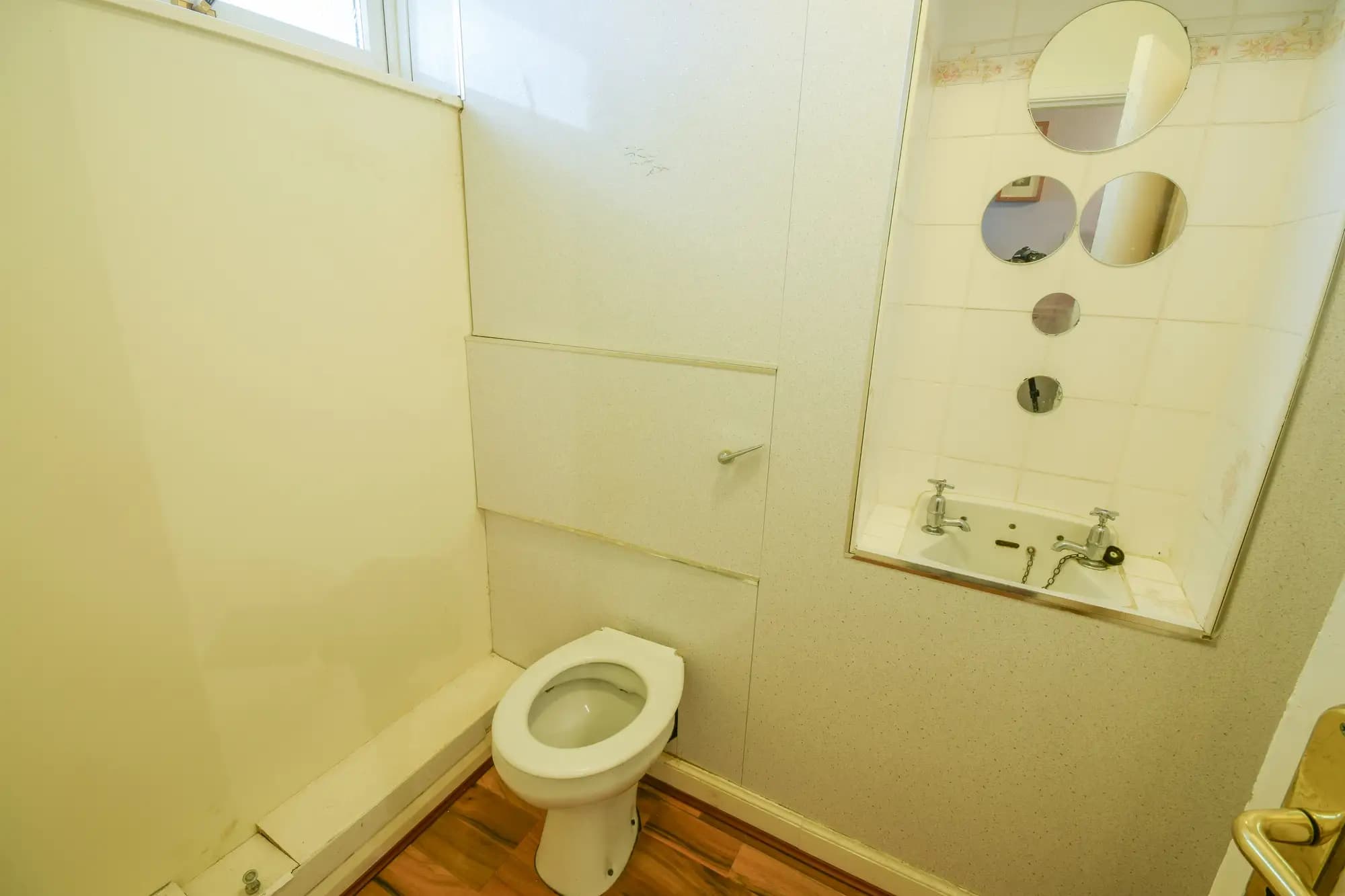 property photo 9 of 18