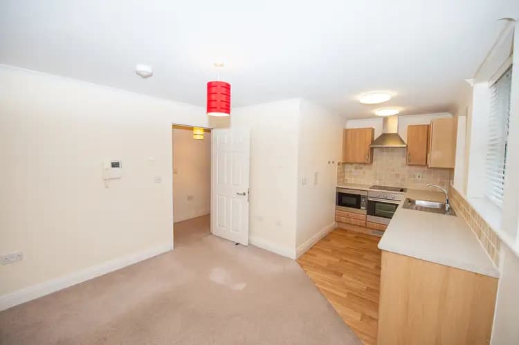 property photo 5 of 22