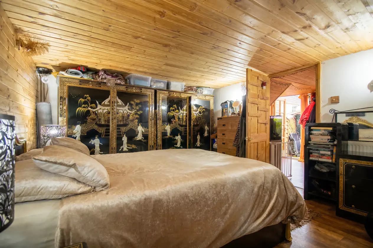 property photo 22 of 35