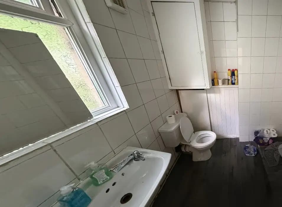 property photo 7 of 14
