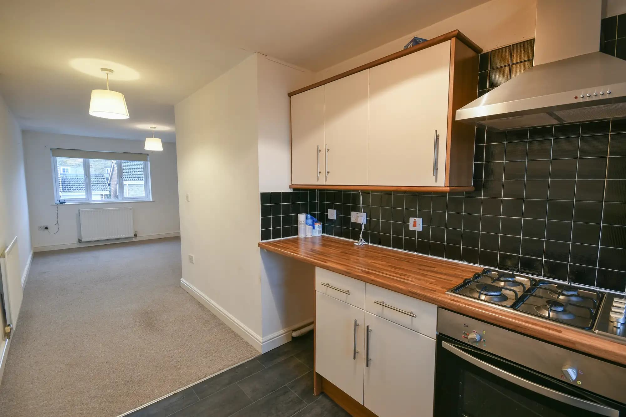 property photo 4 of 16