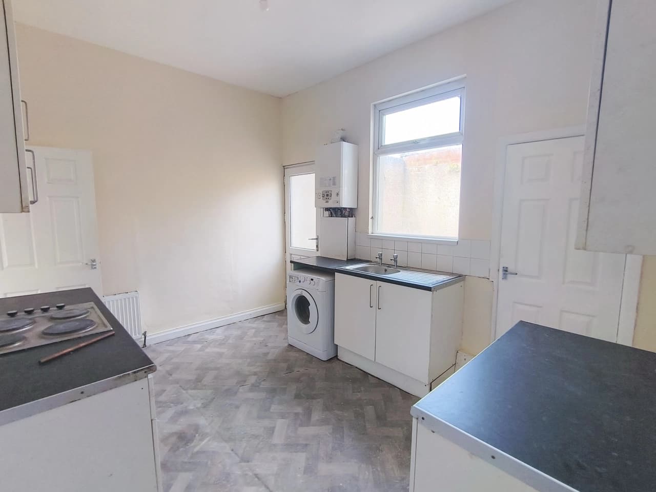 property photo 4 of 14
