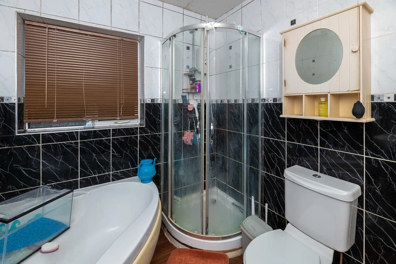 property photo 11 of 22