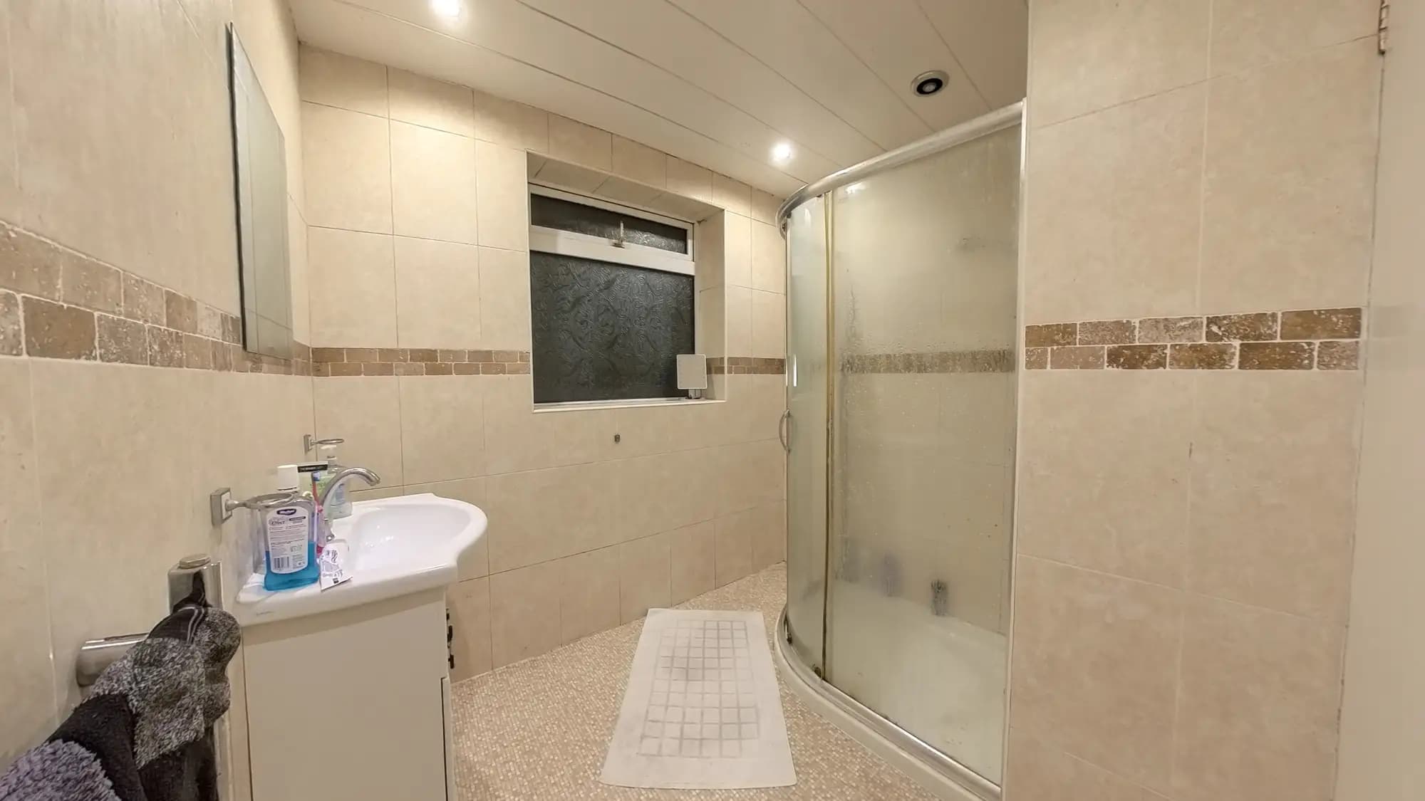 property photo 5 of 18