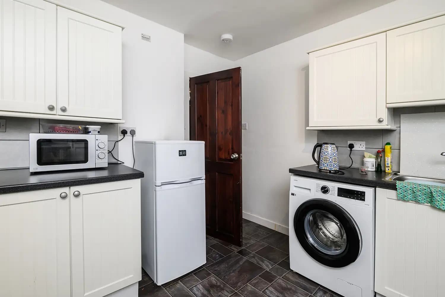 property photo 5 of 15