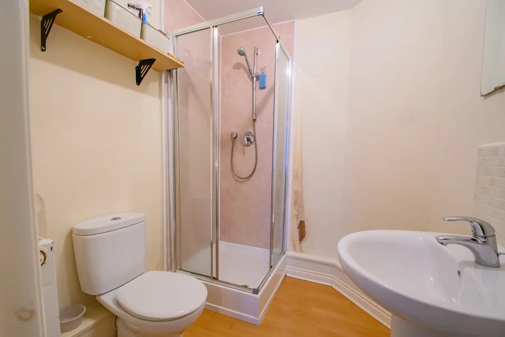 property photo 8 of 17