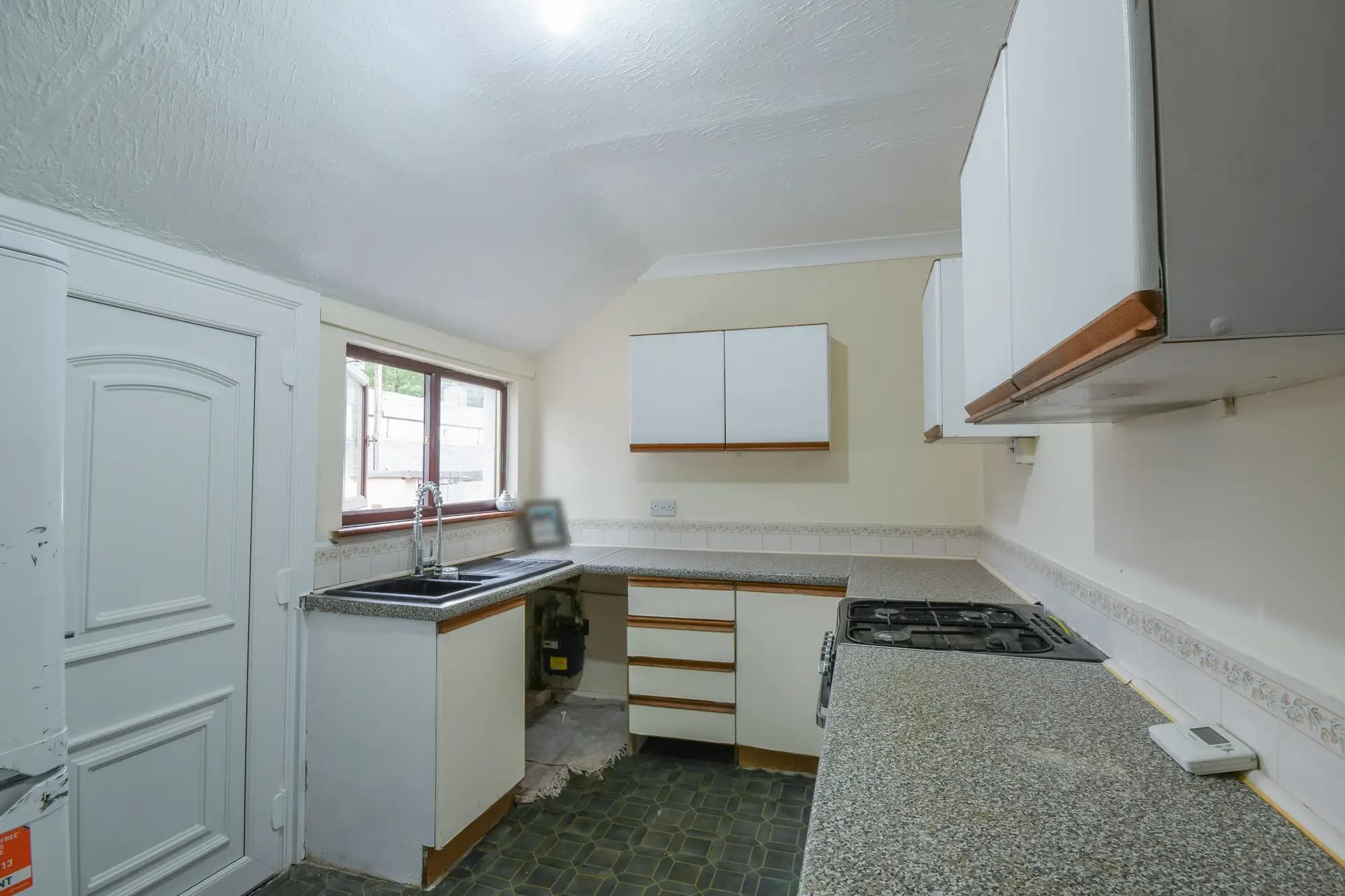 property photo 4 of 16