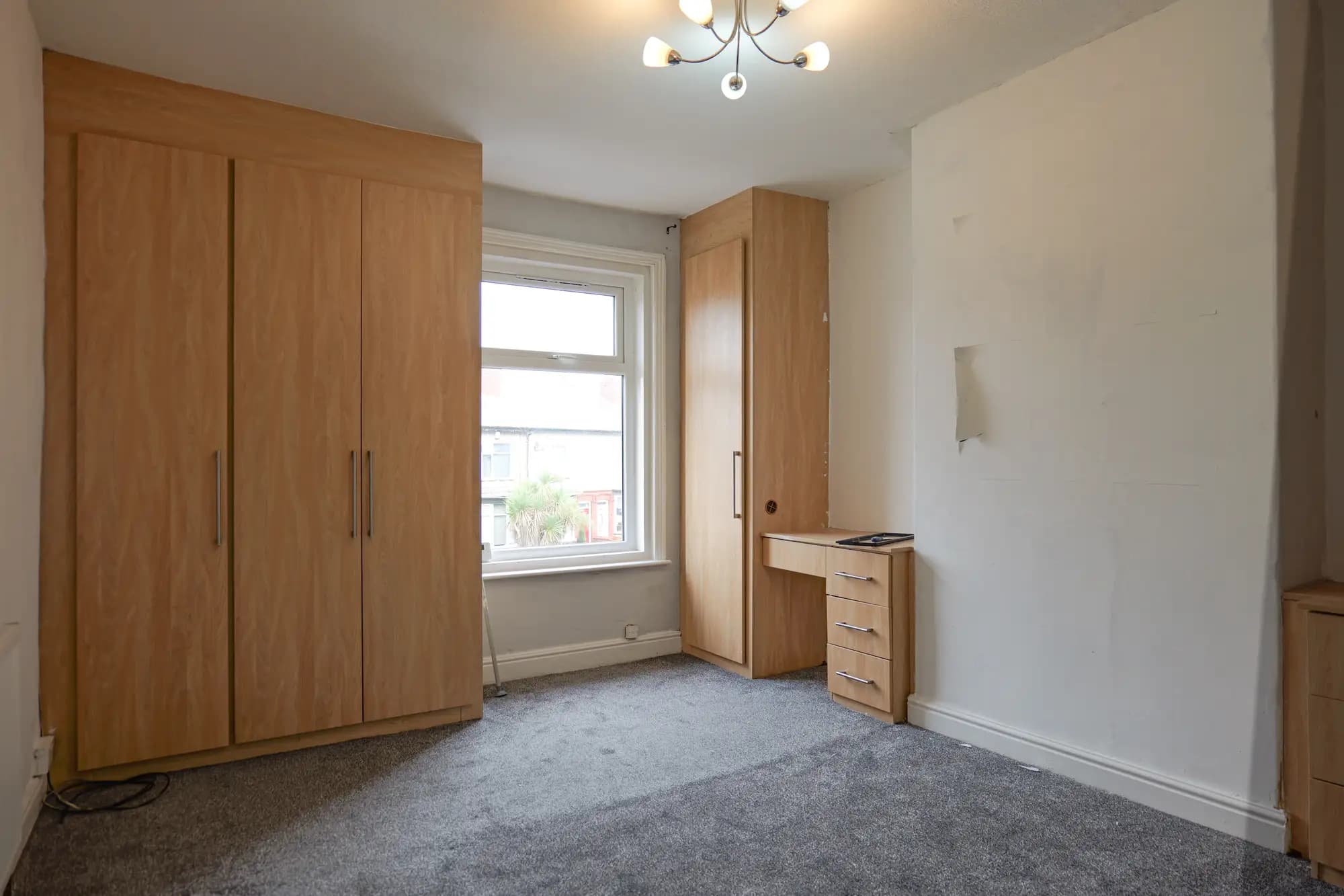 property photo 9 of 18
